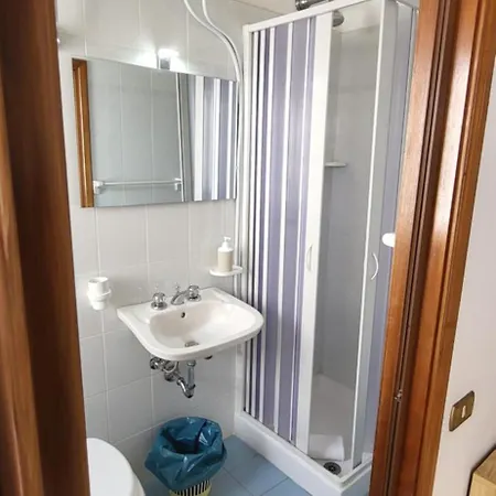 Da Carlino بيسْكيتْشّي